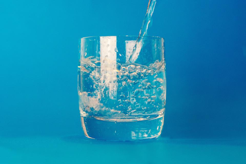 Vaso de agua cristalina